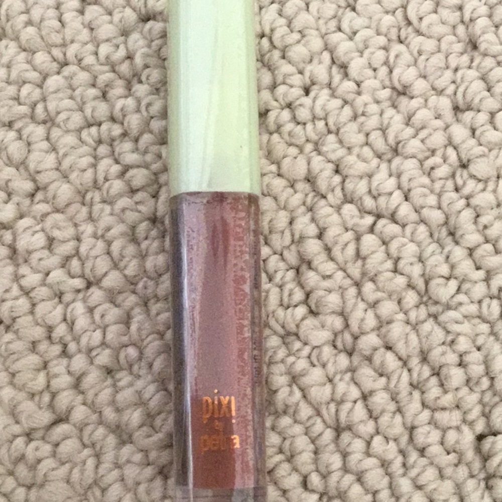 Pixi by Petra glossy lip plumper
